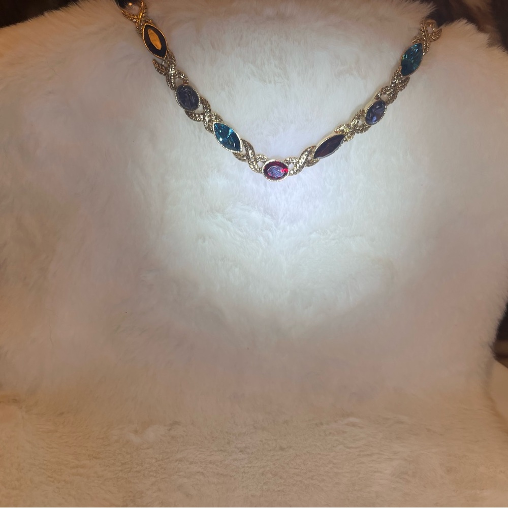 Gold tone and multicolor rhinestone leaf design necklace - Picture 3 of 12